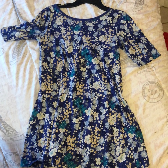 Dresses - Picture 4 of 6